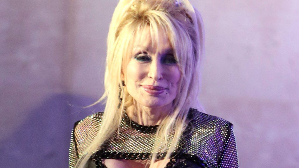 Dolly Parton On Retiring: “I’ll Just Hopefully Drop Dead In The Middle Of A Song Onstage”