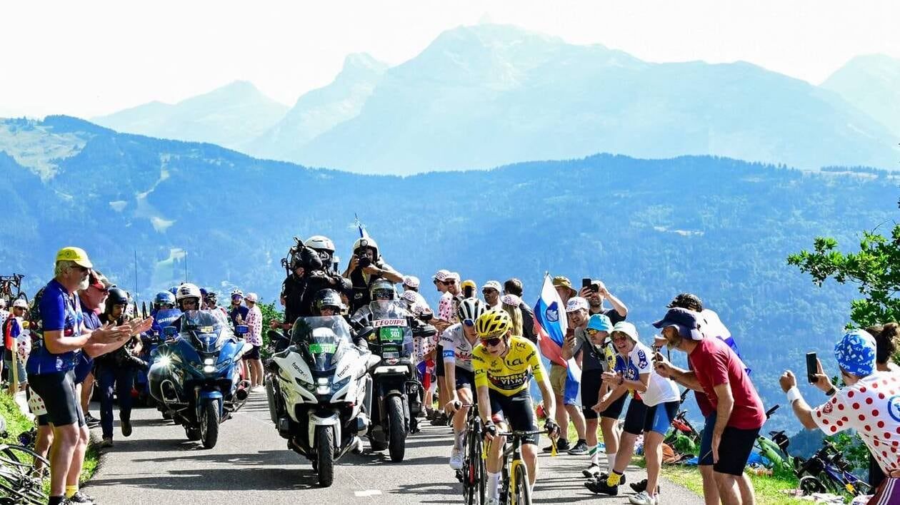 Tour de France 2023. Président du syndicat des coureurs, Adam Hansen dénonce le placement des motos