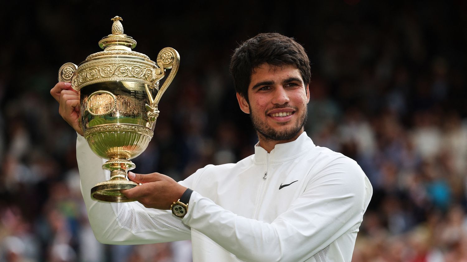 Wimbledon 2023 : magistral, Carlos Alcaraz détrône Novak Djokovic au terme d'une finale renversante et remporte le Majeur londonien pour la première fois