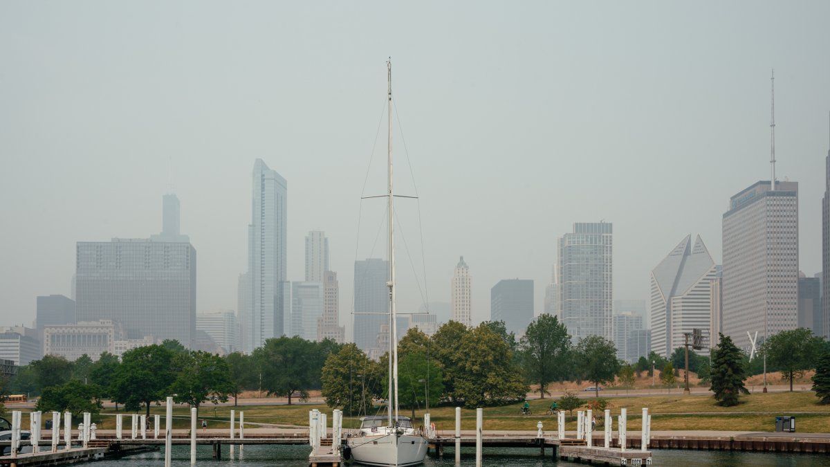 ‘Unhealthy' air quality reported in Chicago area due to wildfire smoke