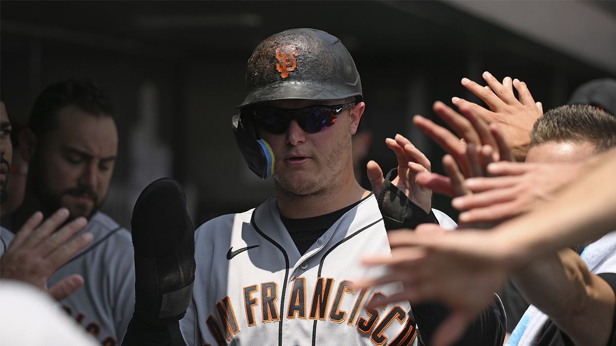 Giants off to perfect start in second half with Pirates sweep