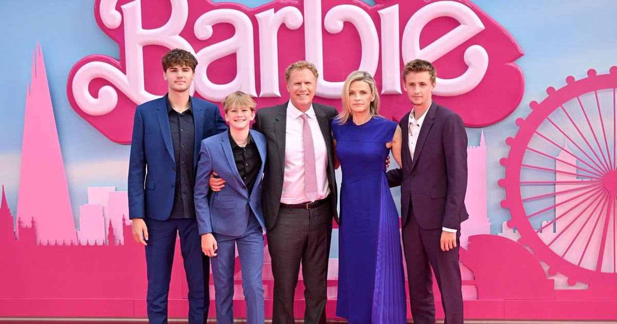 Will Ferrell, sa femme et ses trois fils : cette rare photo de famille, unie sur le tapis rose du film Barbie