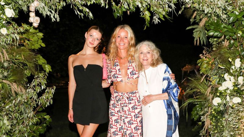 Gwyneth Paltrow poses with look-alike daughter Apple Martin at Goop event