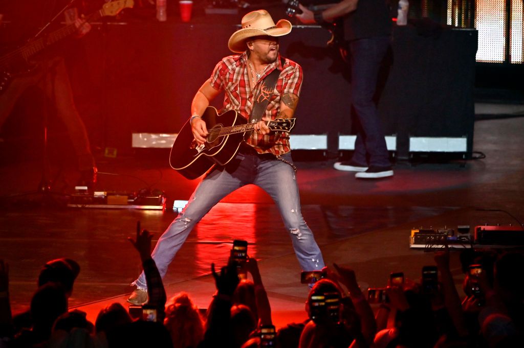 Jason Aldean Stops Connecticut Show After Suffering Heat Stroke