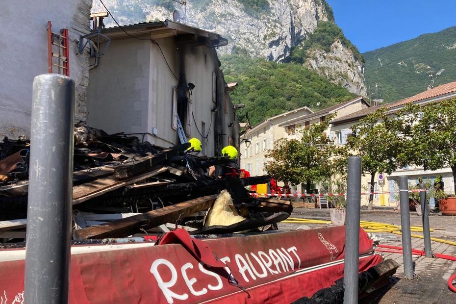 Incendie d'un restaurant à Sassenage : deux personnes placées en garde à vue