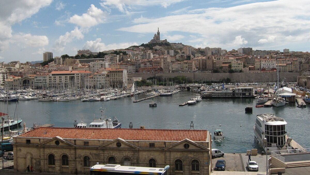 Mort d'un jeune de 13 ans sur le Vieux-Port à Marseille : deux frères adolescents mis en examen