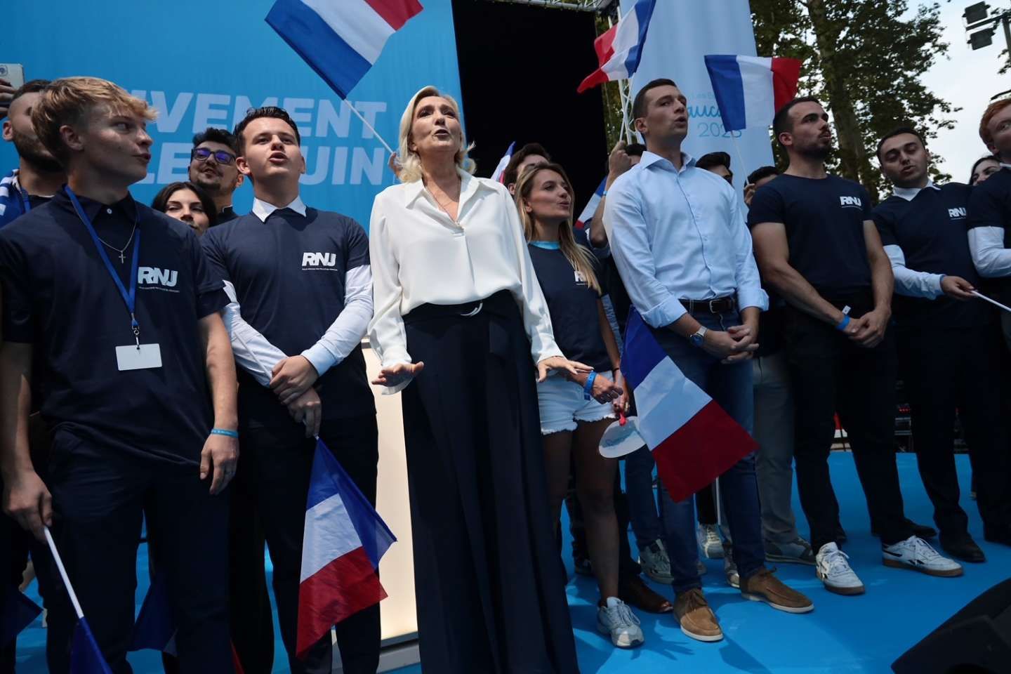 Jordan Bardella lance la campagne des Européennes, Marine Le Pen celle de " l’après-Macron "