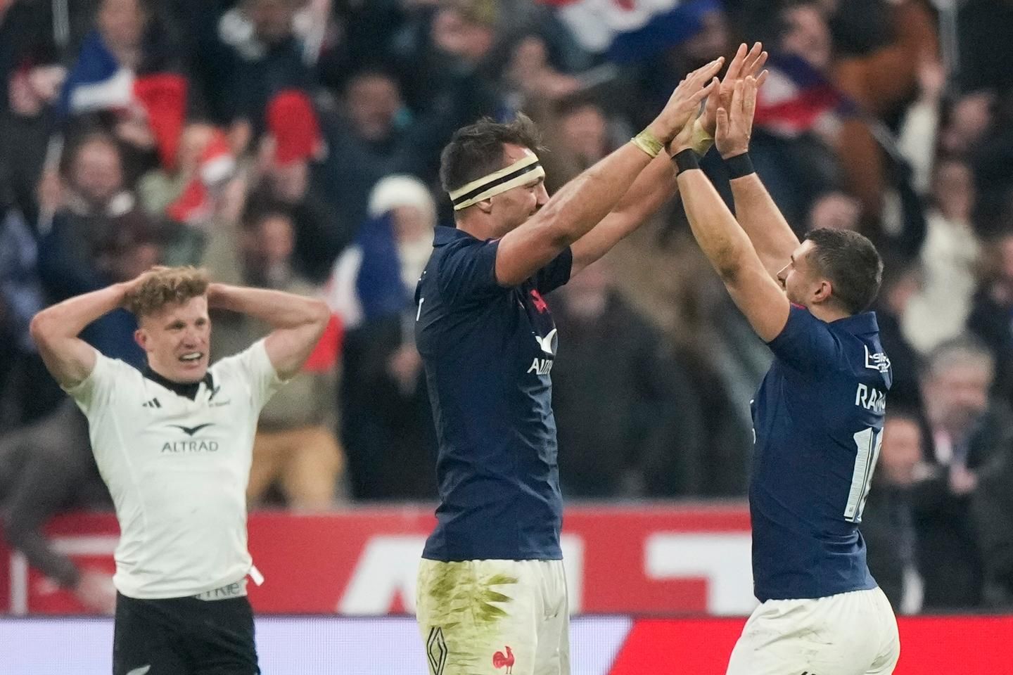 Rugby : le résumé de la victoire au bout du suspense du XV de France contre les All Blacks