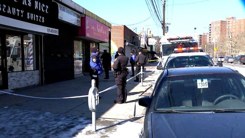 5 stabbed in unprovoked attacks in Queens; police searching for suspect