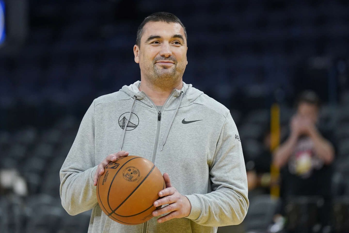 NBA : l’entraîneur assistant des Warriors, Dejan Milojevic, succombe à une crise cardiaque