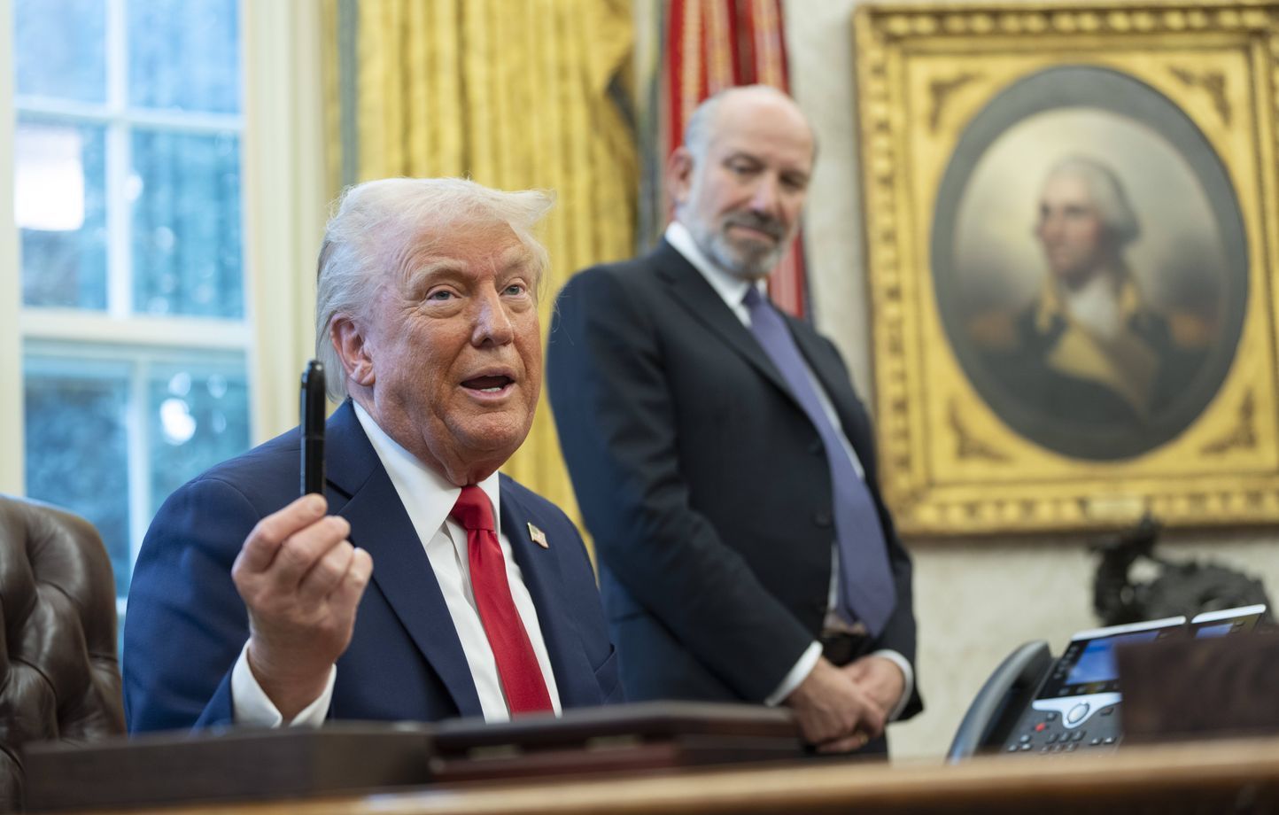 Etats-Unis : Le " stylo automatique ", la nouvelle arme de Trump pour finir de discréditer Biden