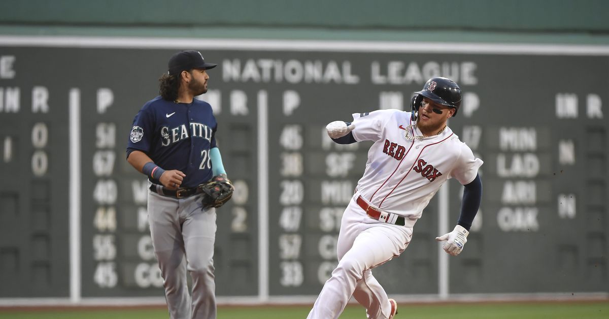 La Piedra gets rocked, Mariners get rolled, lose 9-4 to Boston