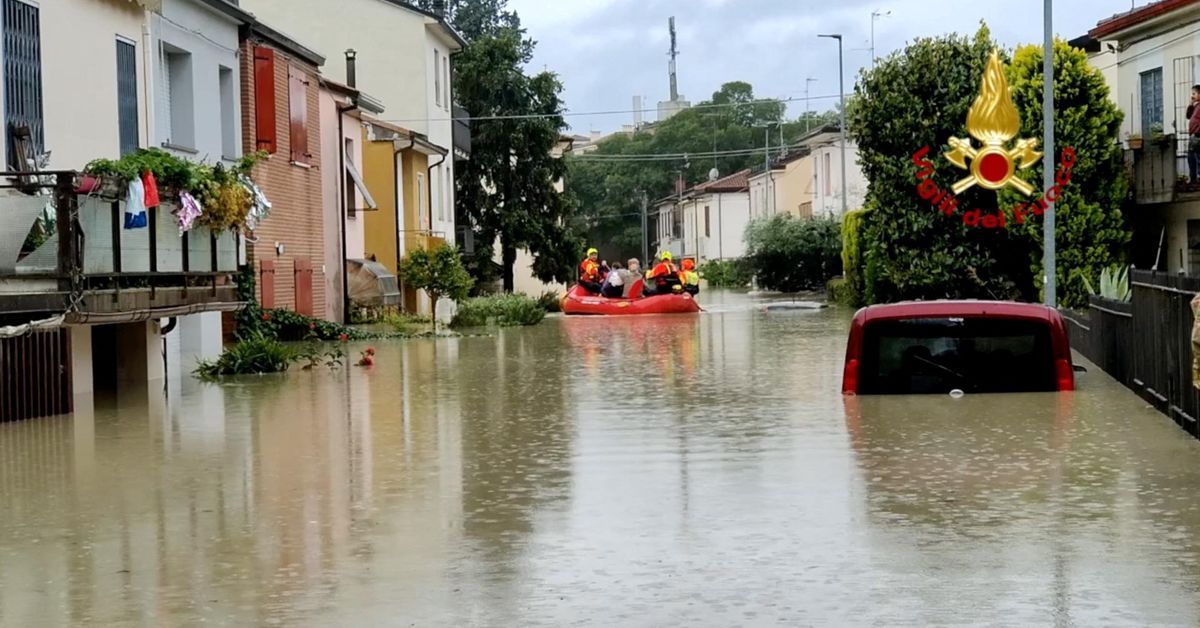 Eight dead and thousands evacuated as floods batter northern Italy