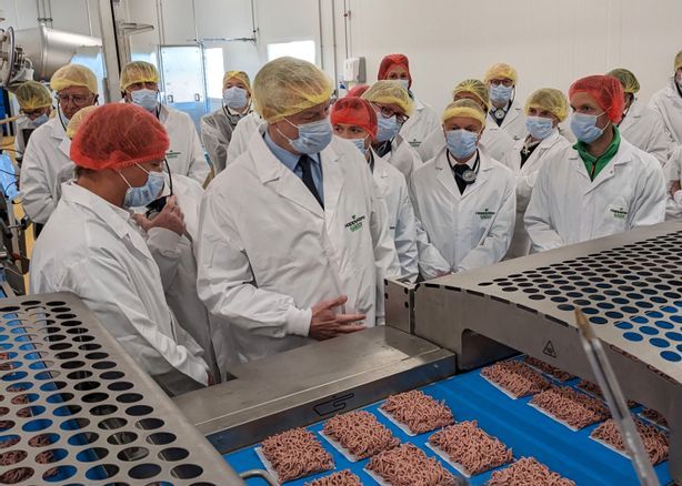 À Chevilly, Bruno Le Maire inaugure l'usine d'HappyVore... une jeune entreprise qui ne manque pas d'appétit !