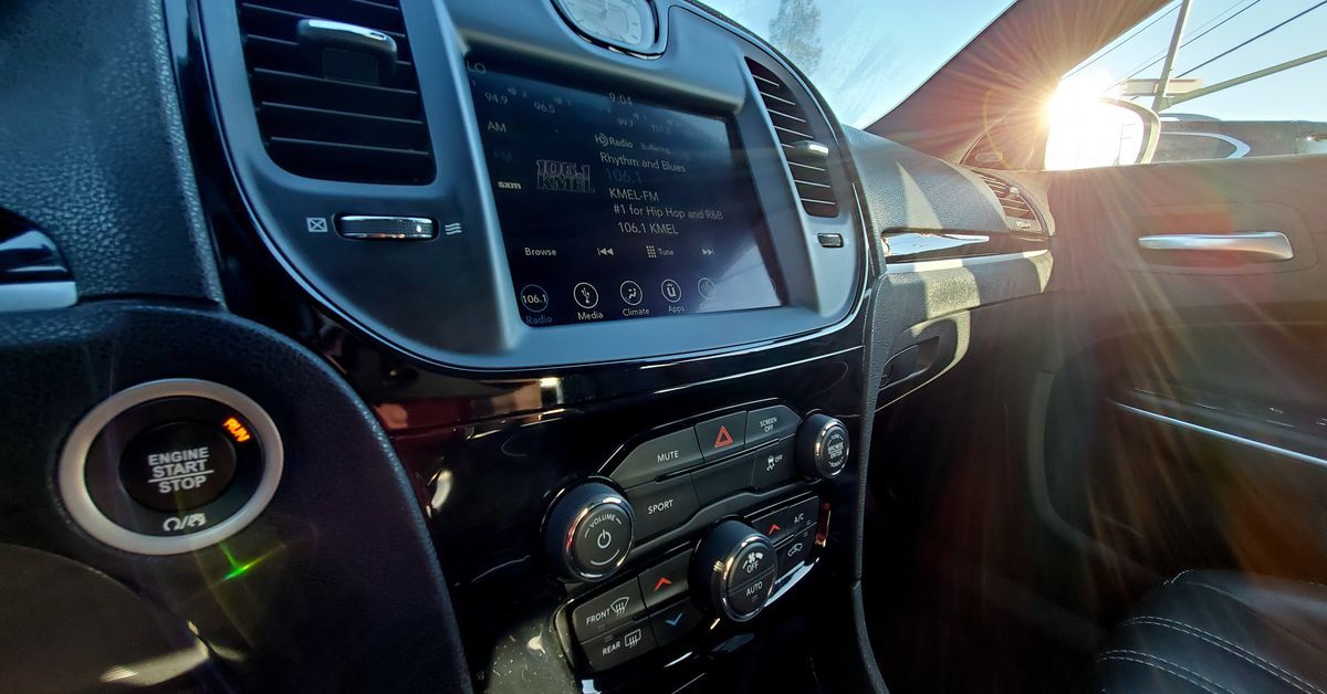 Cars would be required to keep AM radio under new bipartisan bill