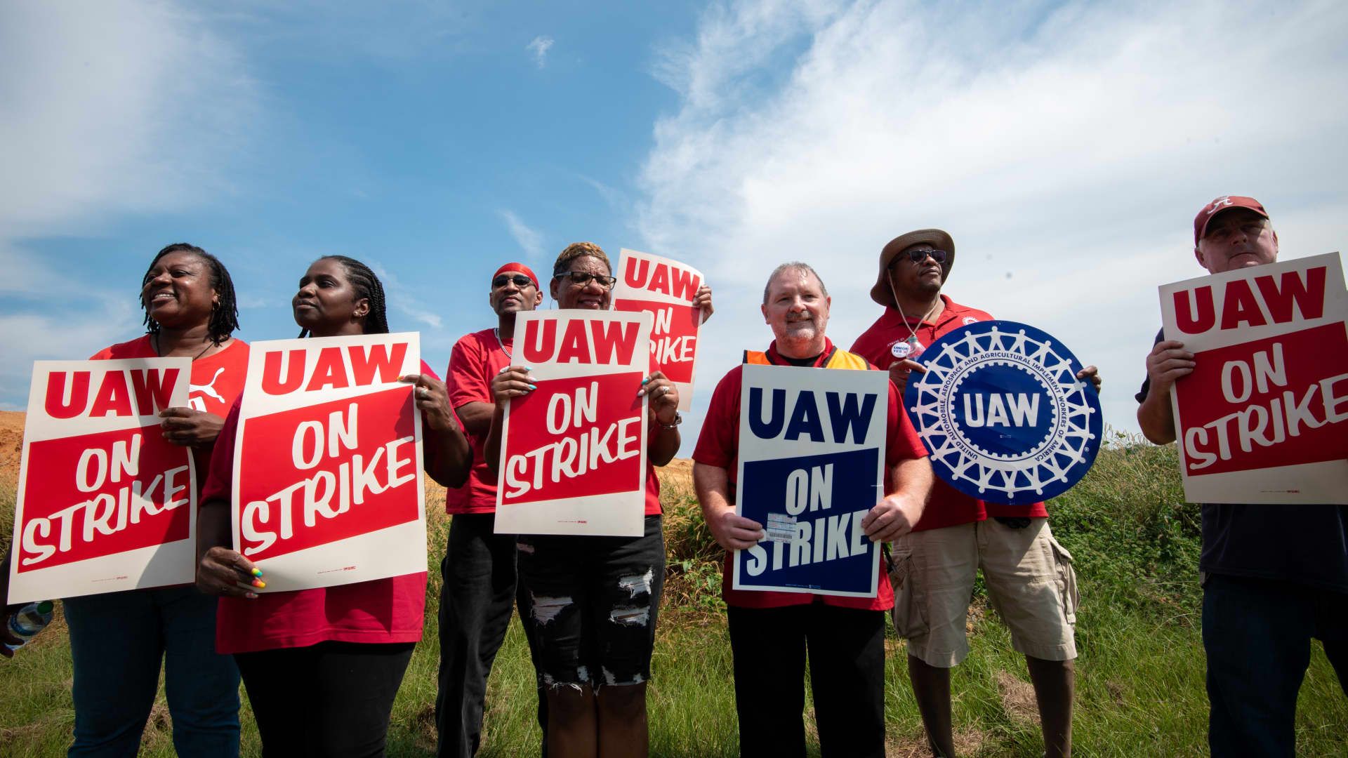 Mercedes-Benz workers in Alabama vote against union