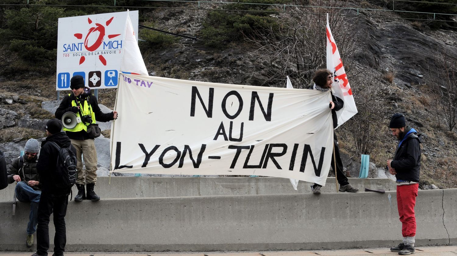 Manifestation contre la LGV Lyon-Turin : la porte-parole du ministère de l'Intérieur "estime à 2 000" le nombre de personnes présentes