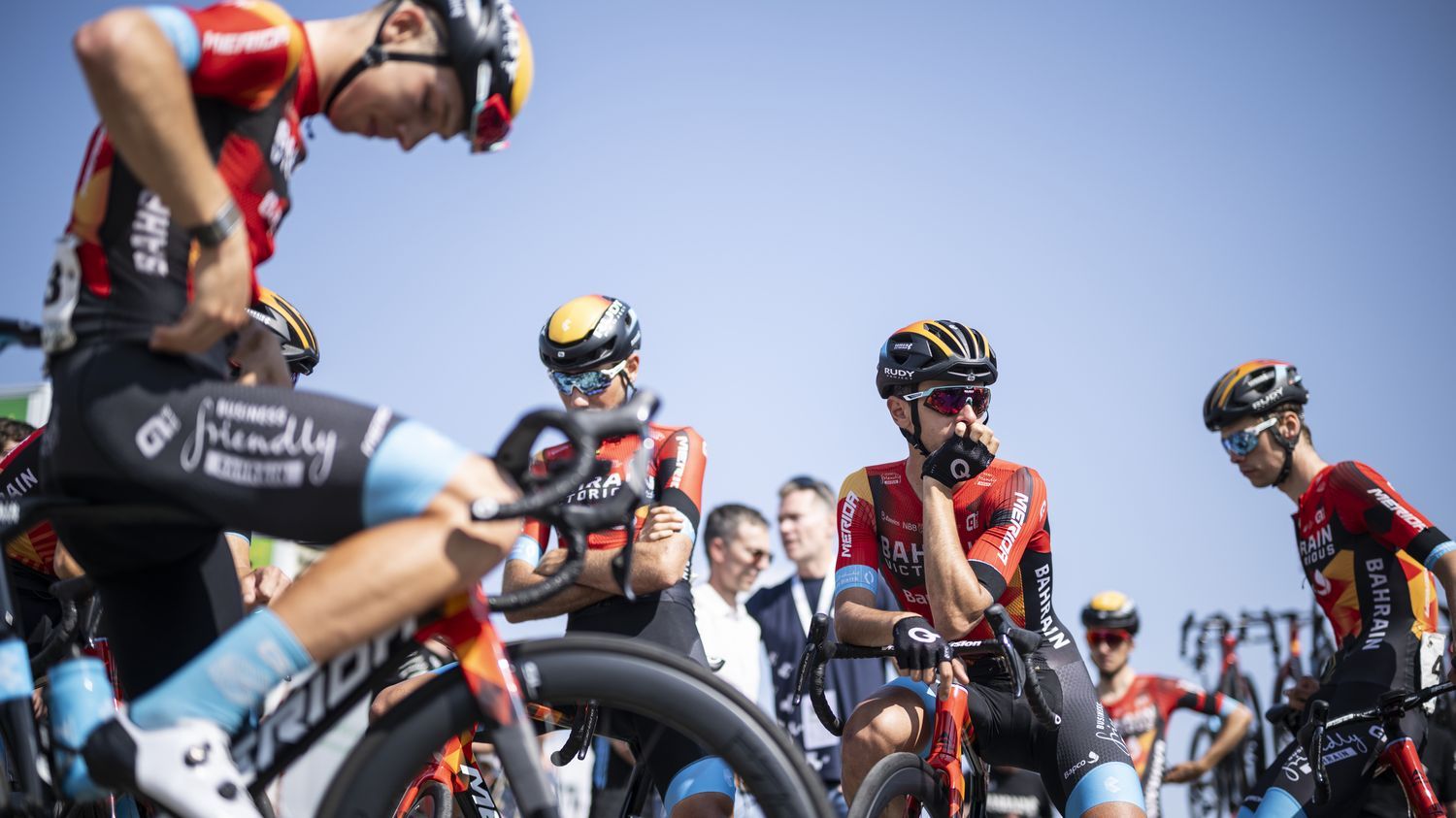 Mort de Gino Mäder : le Tour de Suisse ira à son terme, l'équipe Bahrain-Victorious se retire