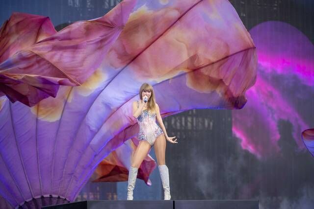 Photos: Taylor Swift dazzles in 1st of 2 Pittsburgh shows