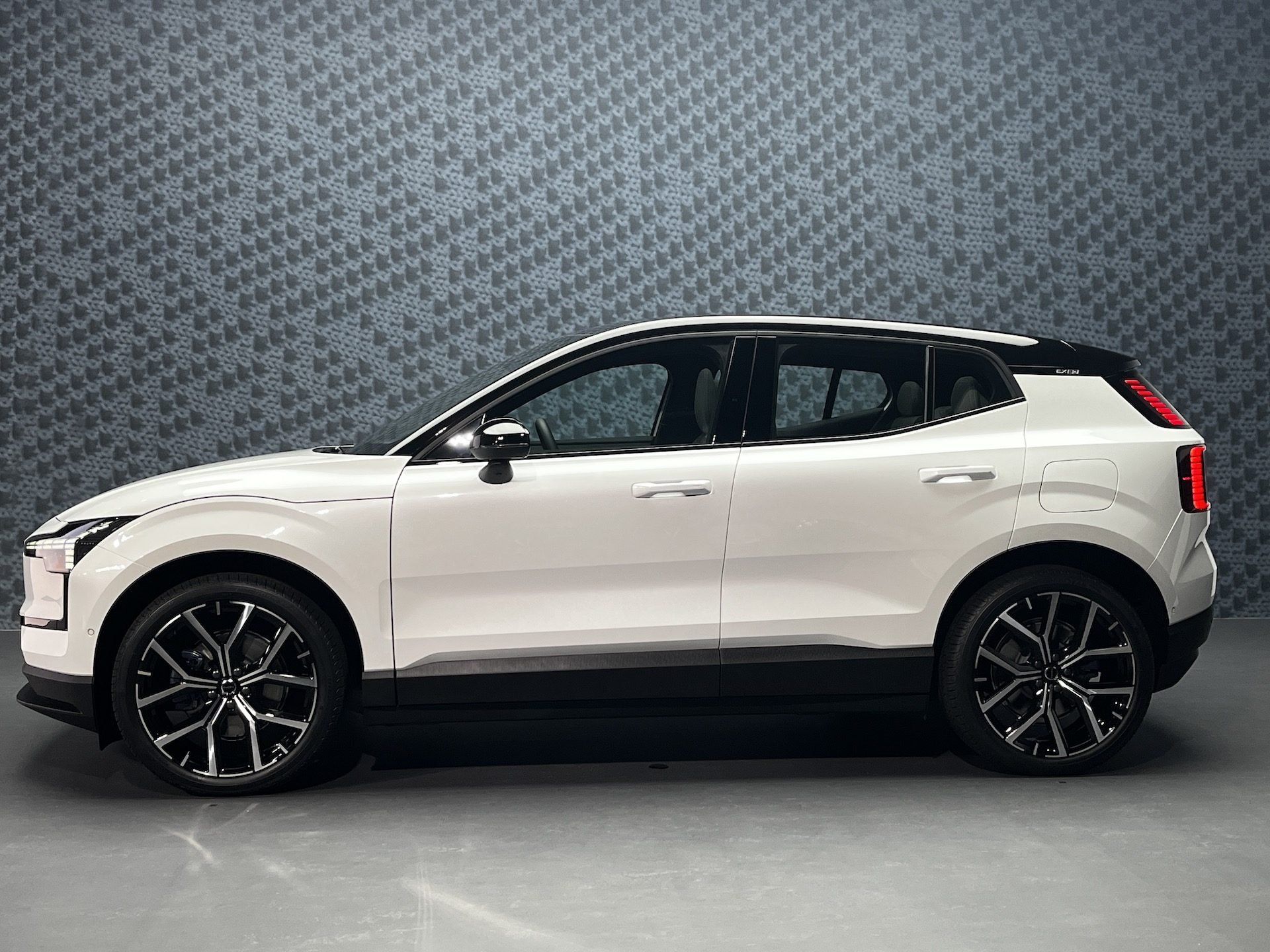 On est montés à bord de la Volvo EX30, le SUV premium… " pas cher "