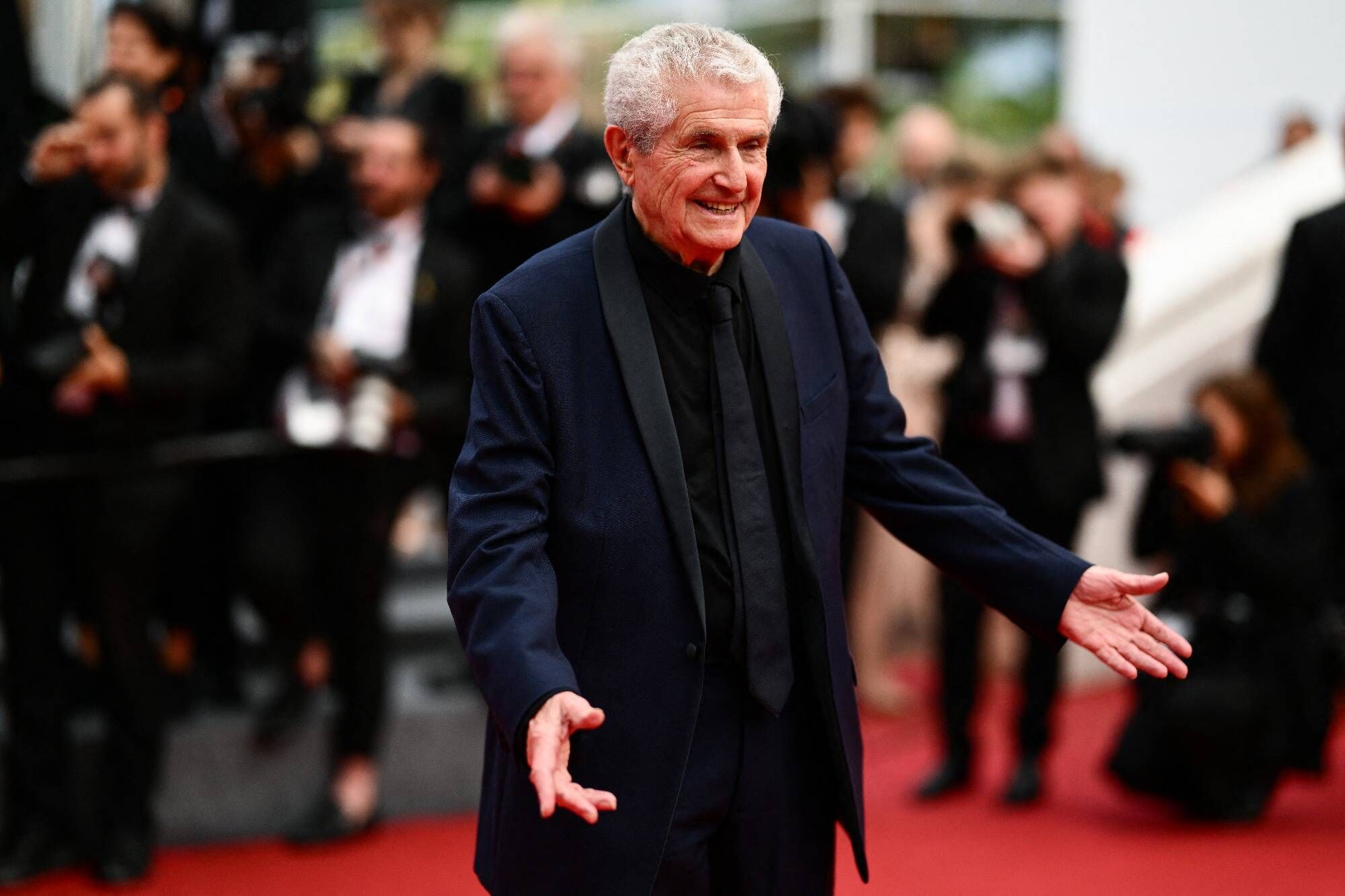 Quatrième mariage pour Claude Lelouch à 85 ans: le metteur en scène a dit oui à la romancière Valérie Perrin