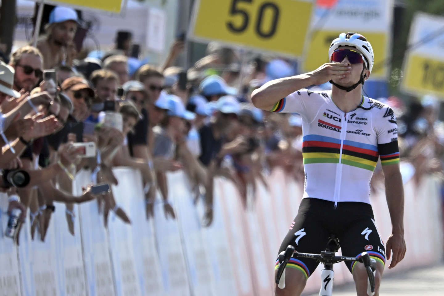 Cyclisme : Remco Evenepoel remporte la septième étape du Tour de Suisse et rend hommage à Gino Mäder