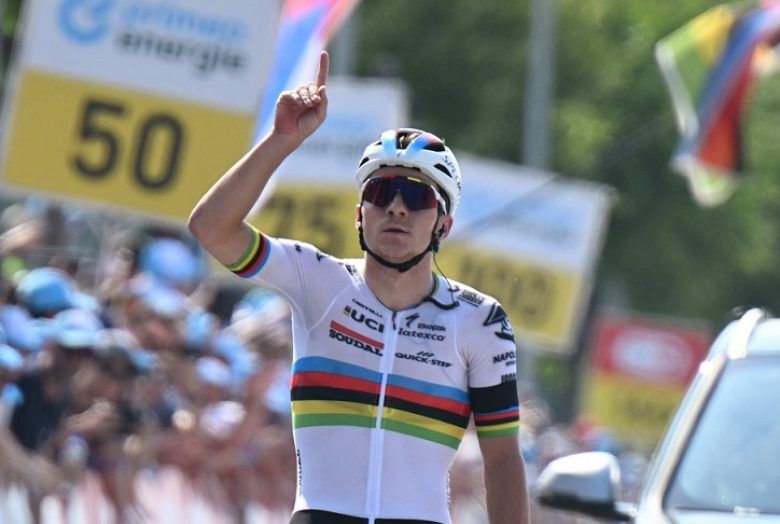 Evenepoel remporte la 7e étape et la dédie à Gino Mäder