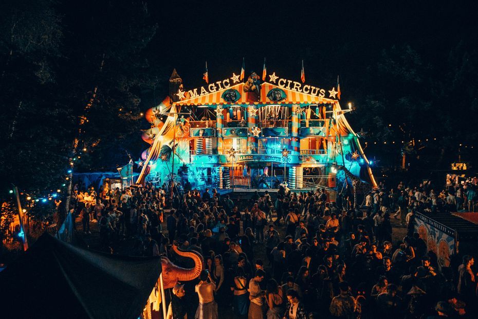 Festival électro "Madame Loyal" : 20 000 festivaliers attendus dans une fête foraine géante à Bordeaux-Lac