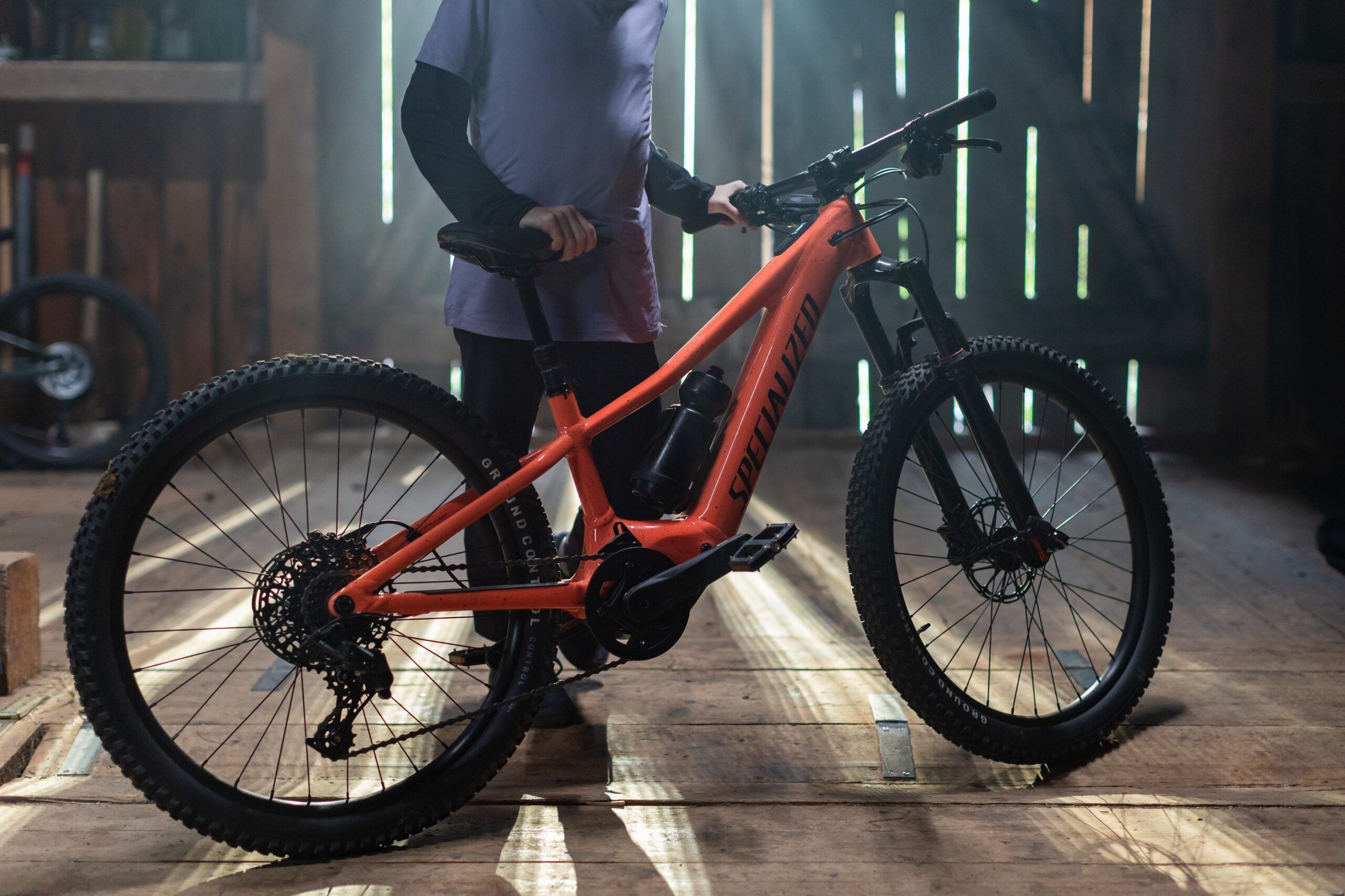 Specialized lance un VTT électrique... pour les enfants !