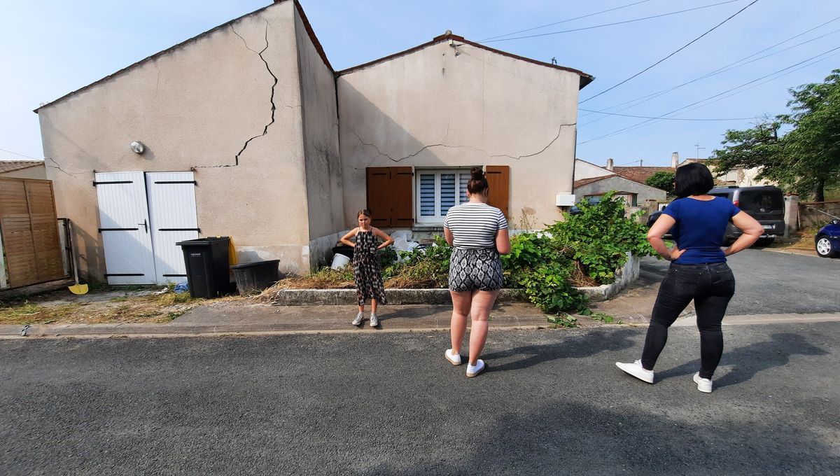 EN IMAGES - Frappé par un séisme, le village de La Laigne prend la mesure des dégâts