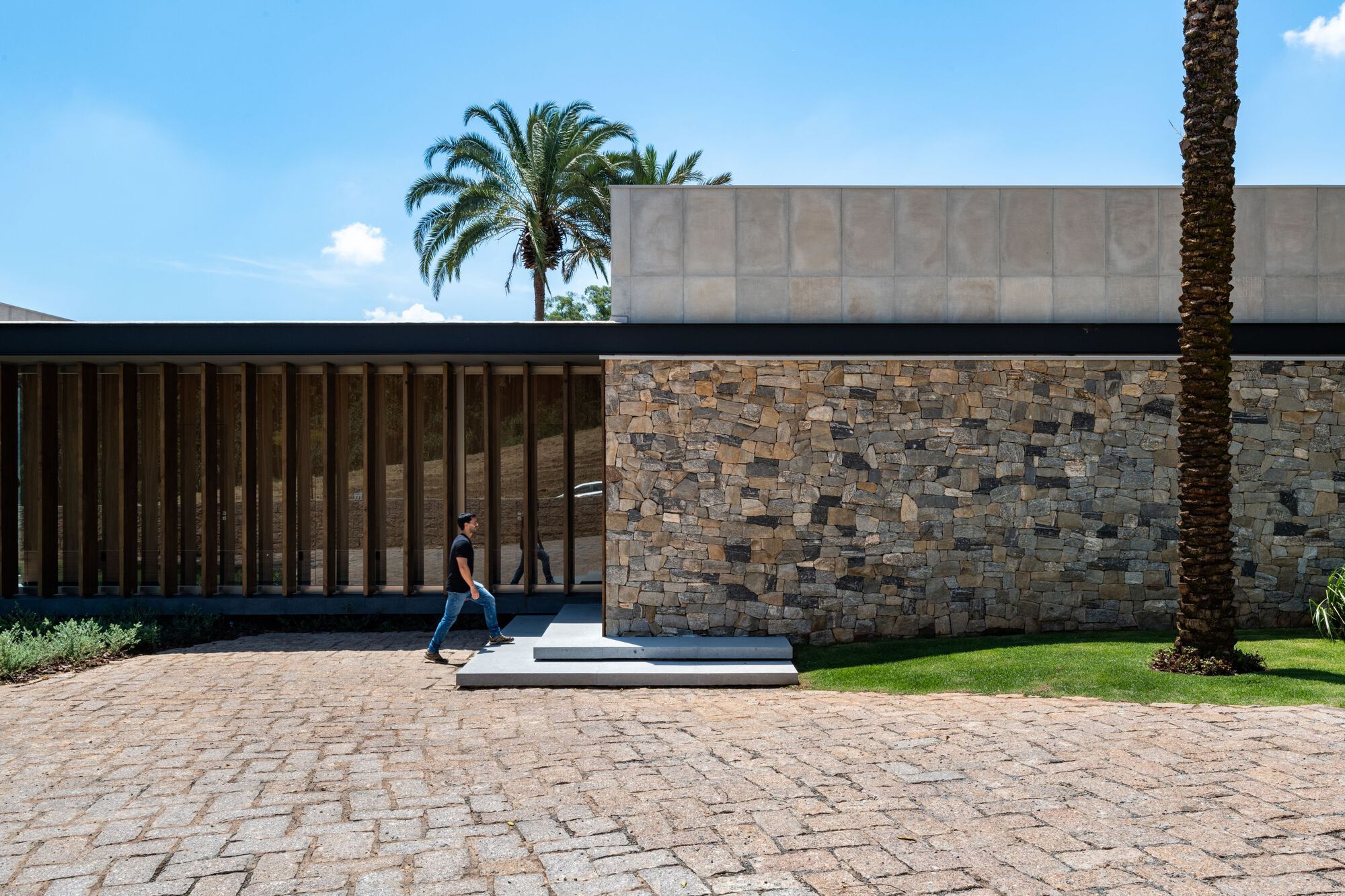 Casa La Dinda / Alexandre Chaguri Arquitetura