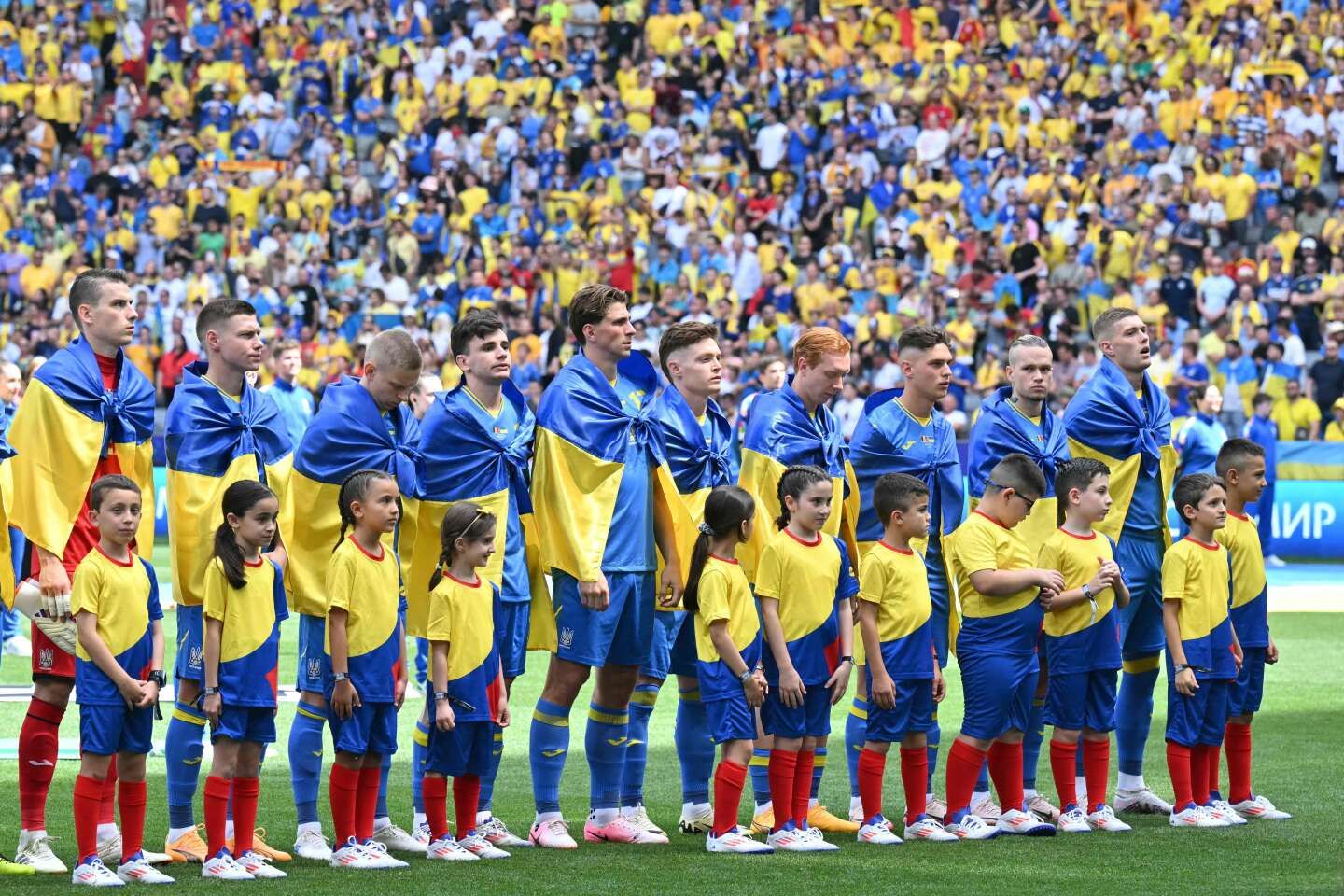 Euro 2024 : pour les débuts de l’équipe d’Ukraine, des images fortes, mais une lourde défaite