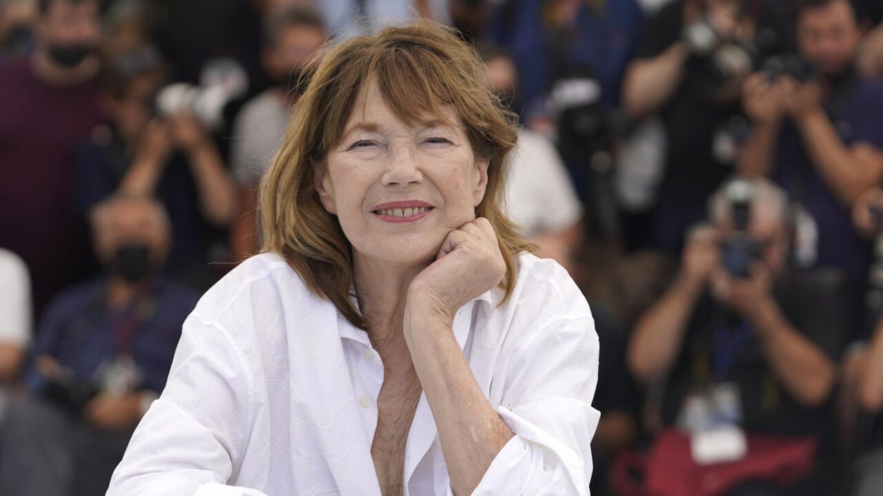 La France entière rend hommage à Jane Birkin, une "artiste complète"