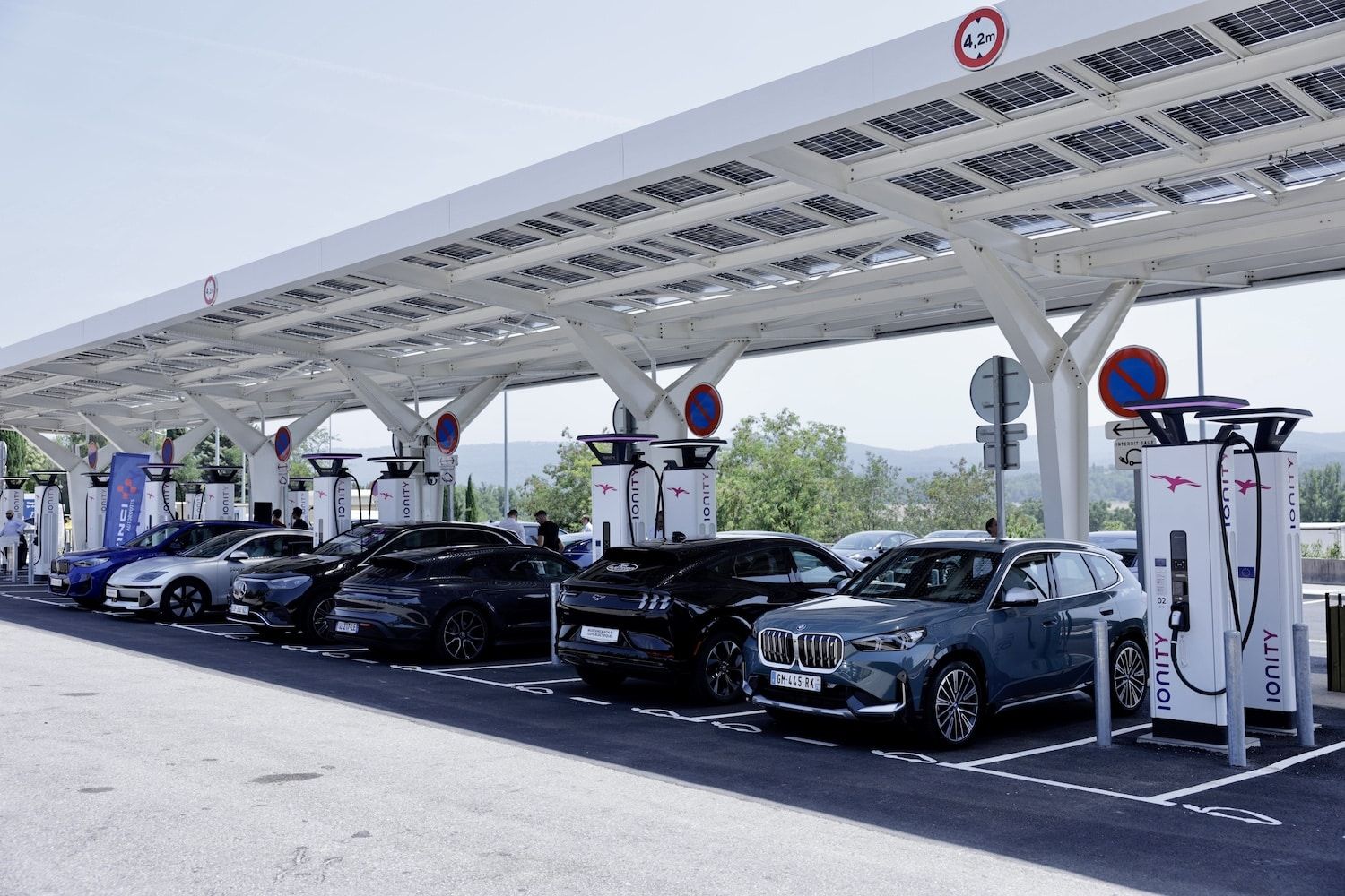 Ionity ouvre une nouvelle grosse station sur l'autoroute A8