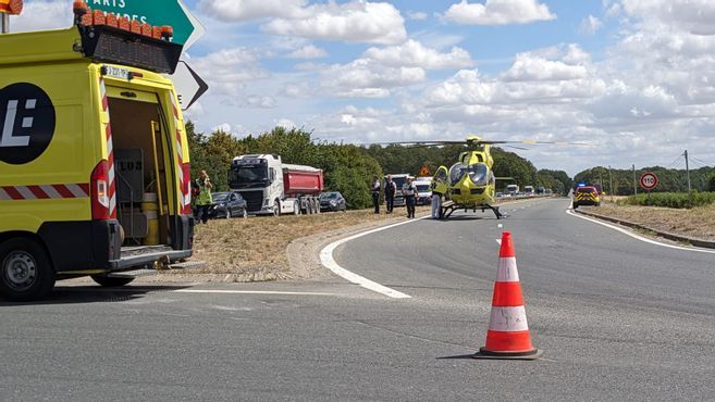 Accident près du rond-point de l'autoroute à Chartres : quatre blessés et l'hélicoptère du Smur sur place