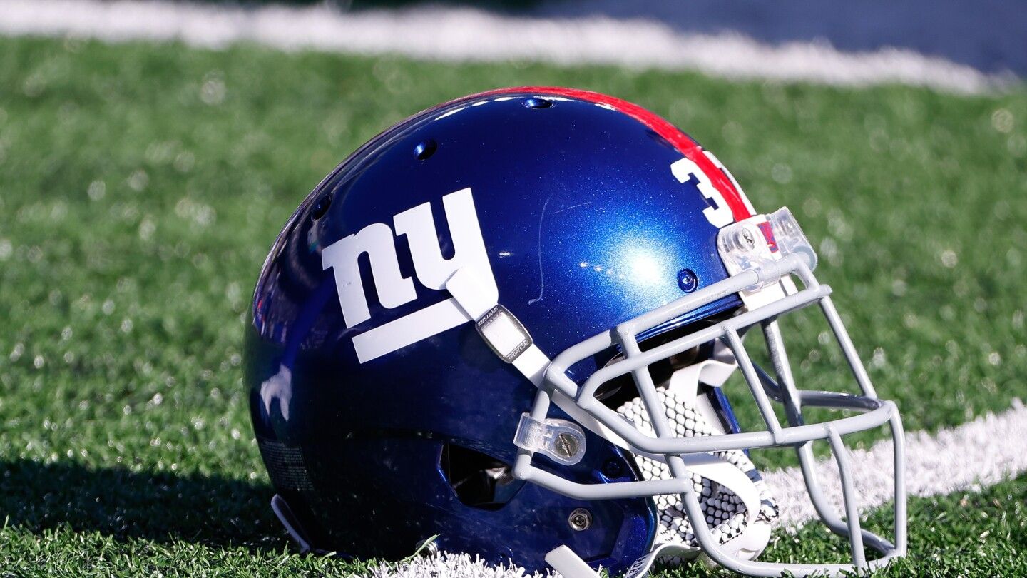 Giants work out USFLers Kyahva Tezino, Mark Thompson