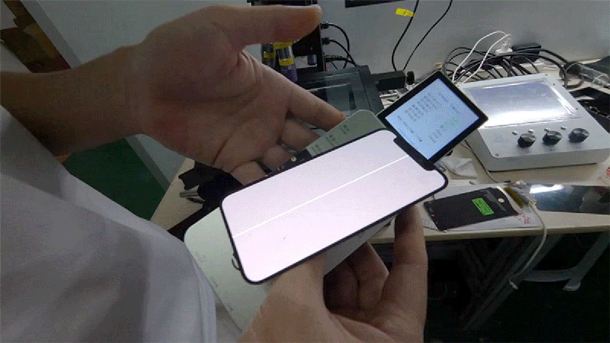 This Machine Uses Lasers to Fix Broken Smartphone OLED Screens