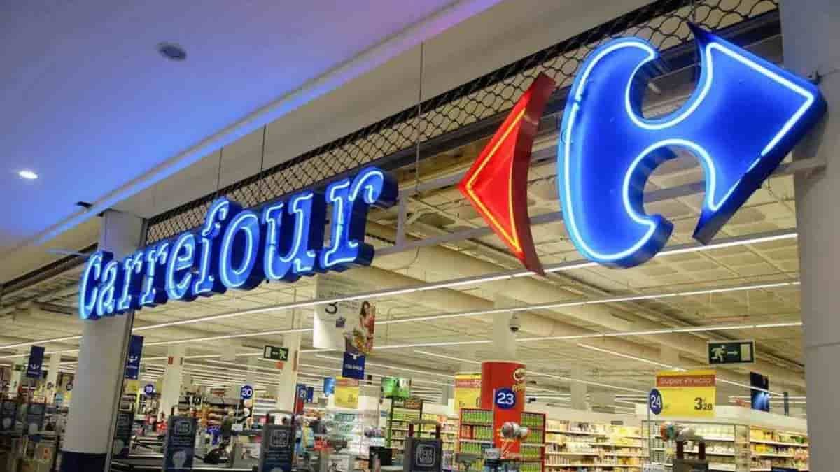 Ruée chez Carrefour avec ce parasol mural pour ne plus mourir de chaud cet été !