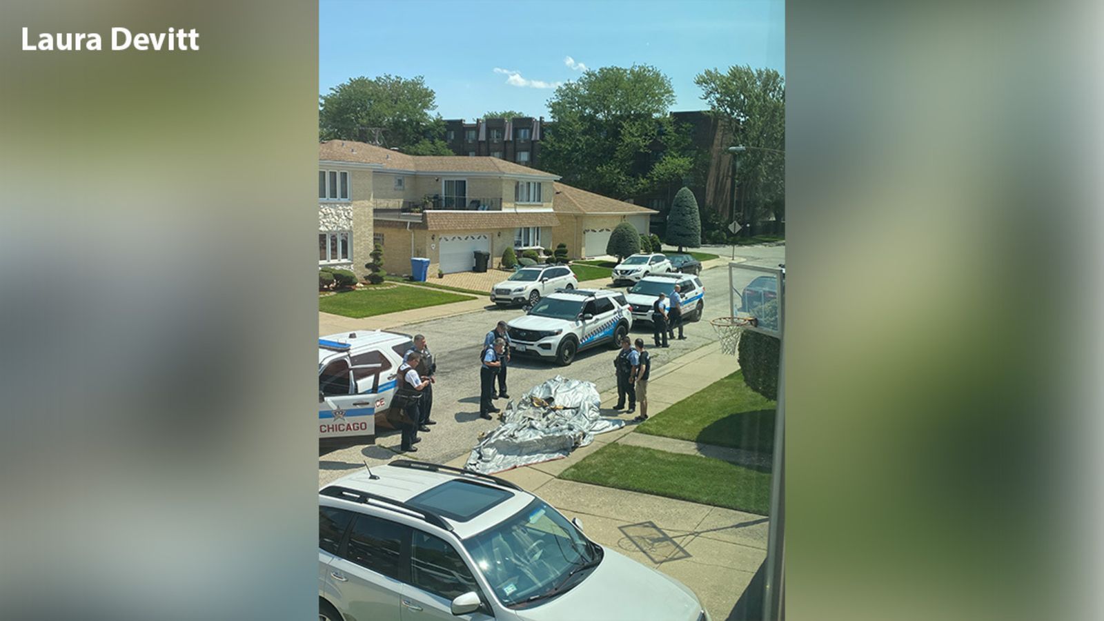 Emergency slide falls from United plane, lands in backyard near O'Hare Airport: Chicago police