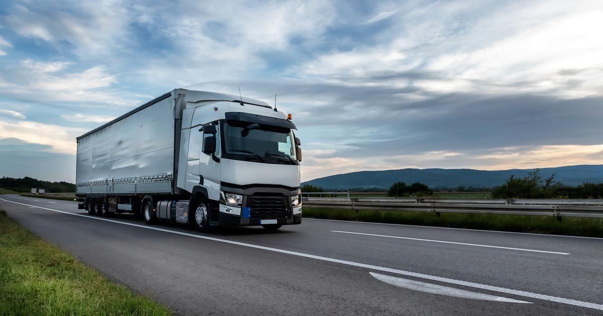 Gard : un homme retrouvé mort poignardé dans un camion à Nîmes