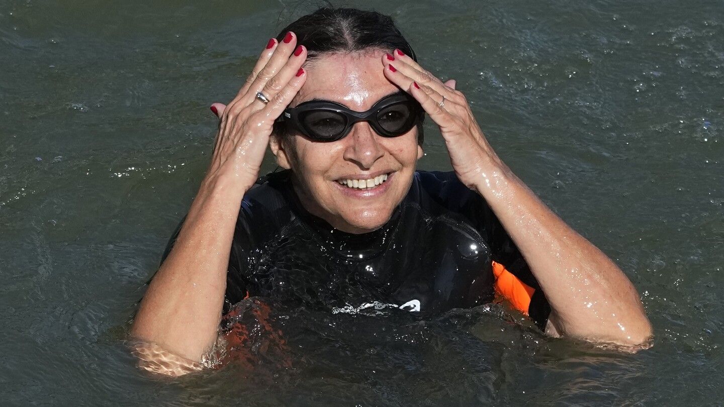 Paris mayor dips into the Seine to show how clean river is before Olympics