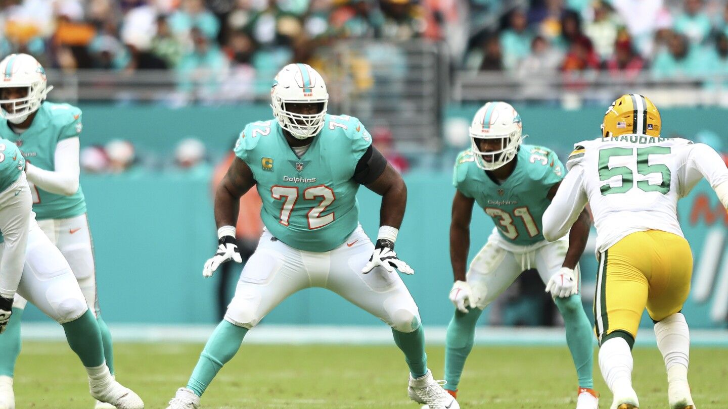 Sunday Night Football: Terron Armstead, Jonathan Jones among Dolphins-Patriots inactives