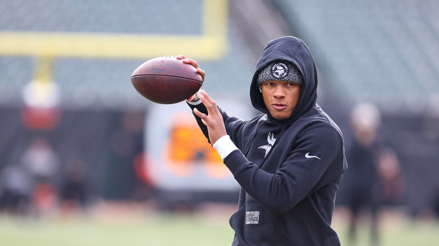 Josh Dobbs agrees to one-year deal with 49ers