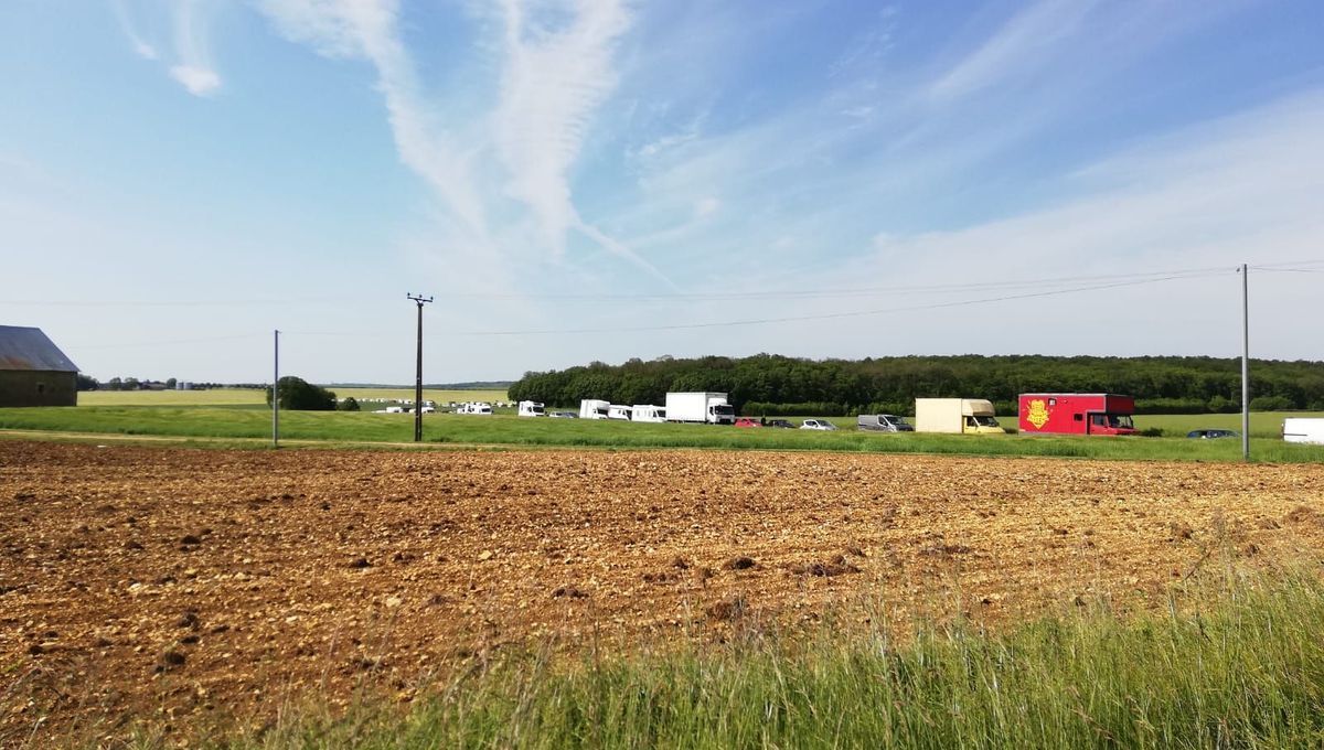 Des milliers de personnes affluent pour un Teknival dans l'Indre