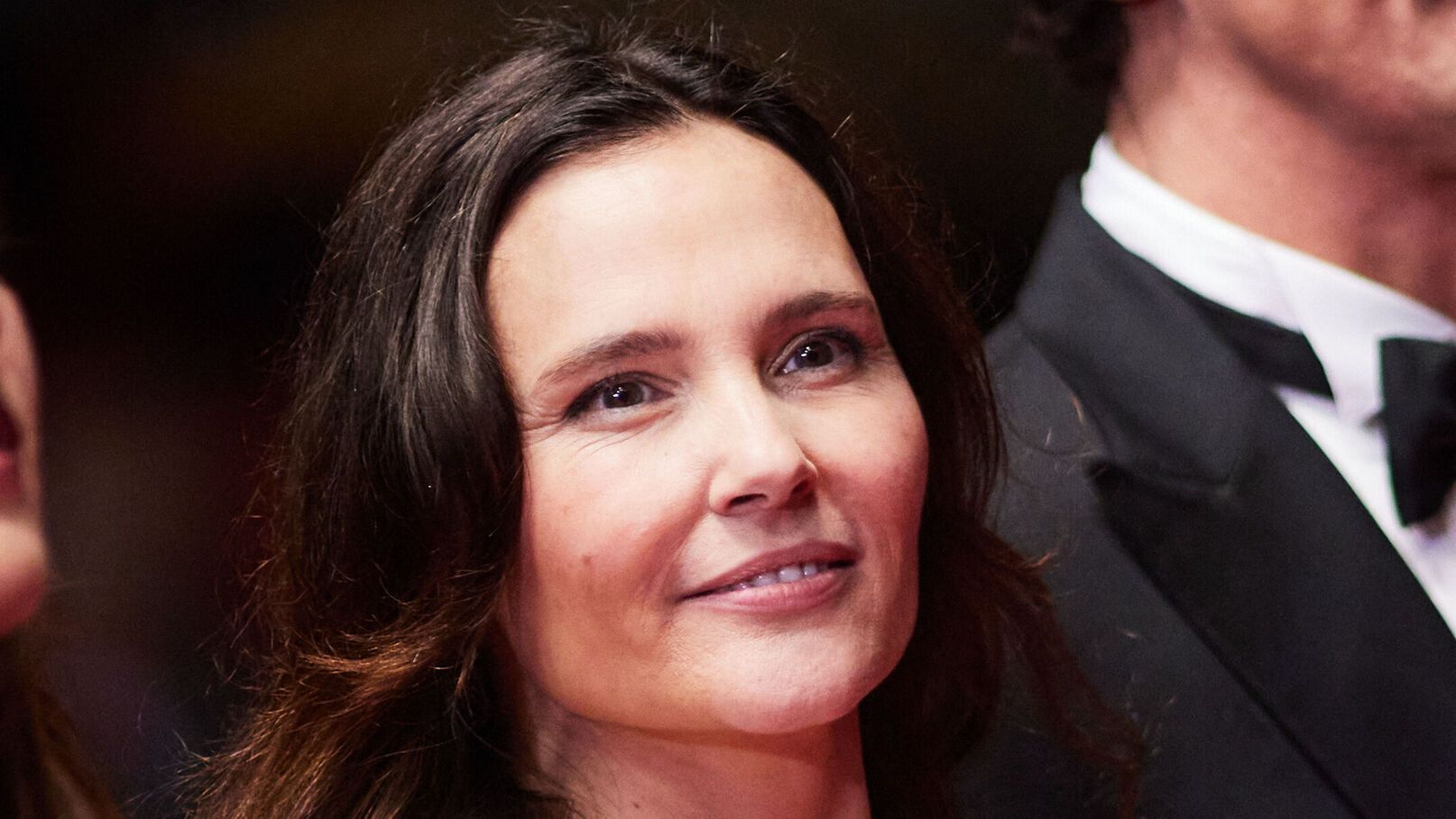 Cannes 2023 : la discrète Virginie Ledoyen réapparaît époustouflante en look sirène et abandonne le soutien-gorge