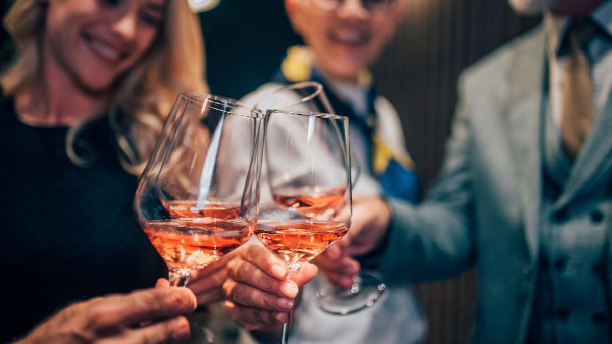 Voici les meilleurs vins rosés de l'été 2023 selon les experts !