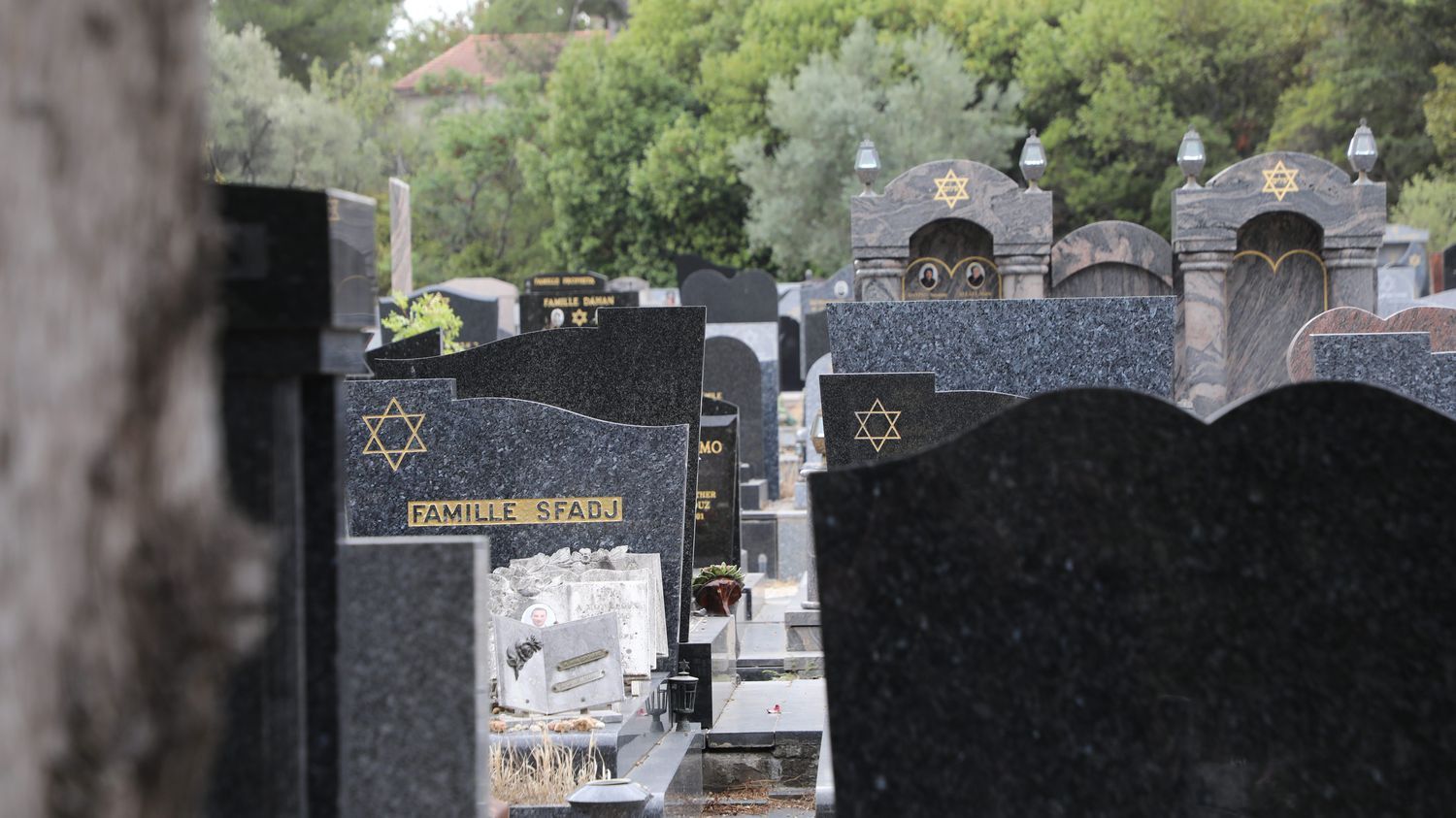 Haute-Garonne : quatre stèles chrétiennes et deux juives profanées dans un cimetière au sud de Toulouse