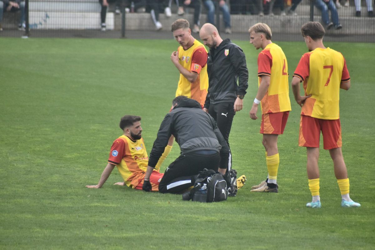 Titulaire avec le RC Lens B, Jimmy Cabot sorti sur blessure avant la pause