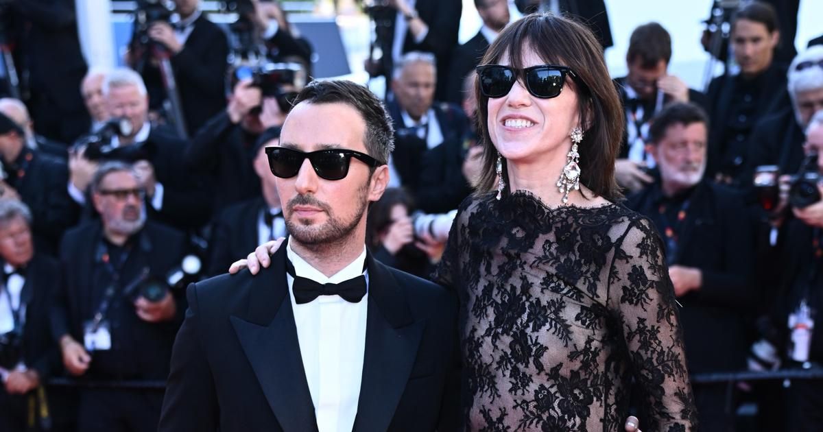 Minirobe en dentelle transparente et lunettes noires, Charlotte Gainsbourg découvre ses jambes interminables à Cannes