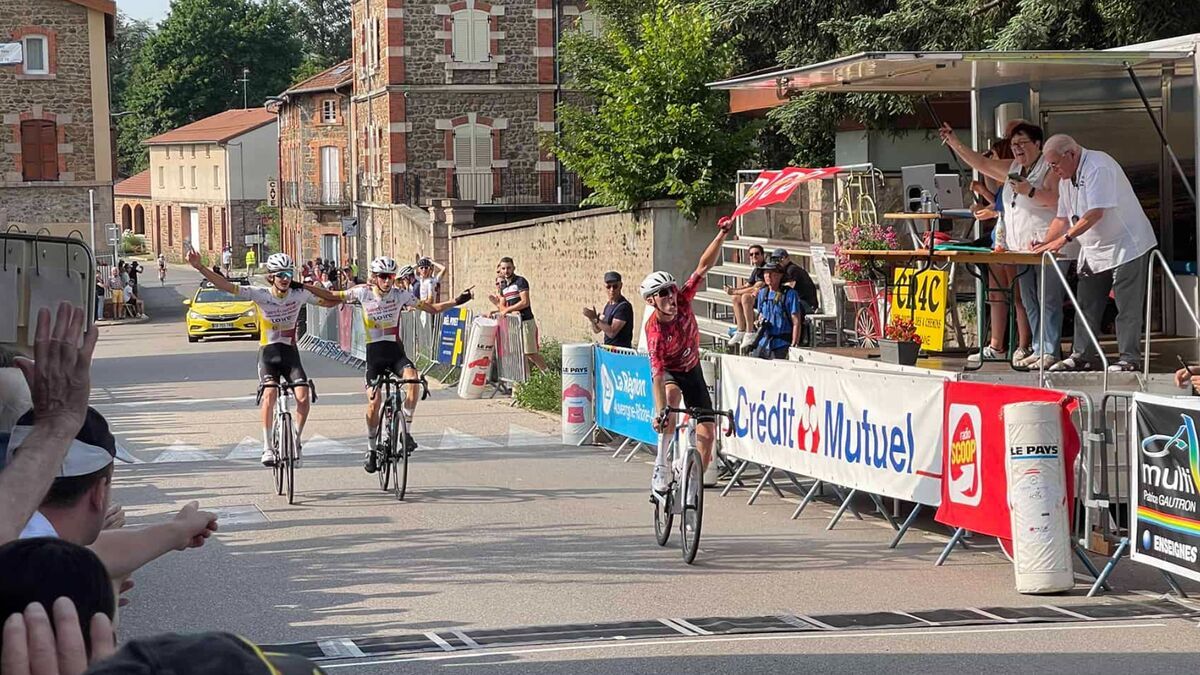 Cyclisme : deux coureurs célèbrent leur victoire… mais se font doubler sur la ligne